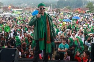 Caleg DPRD Kuningan dari PPP, Uus Yusuf bersama ribuan pendukungnya.
